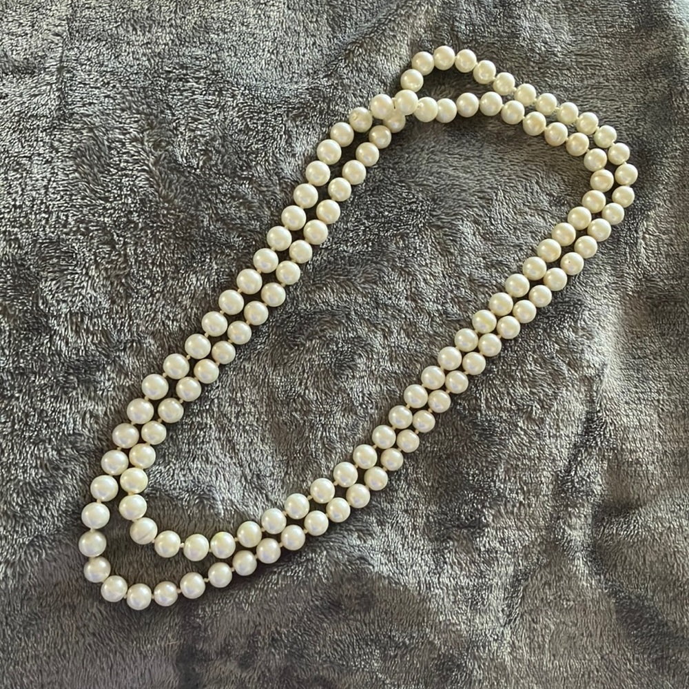 Classic‎ White Single-Strand Pearl Necklace